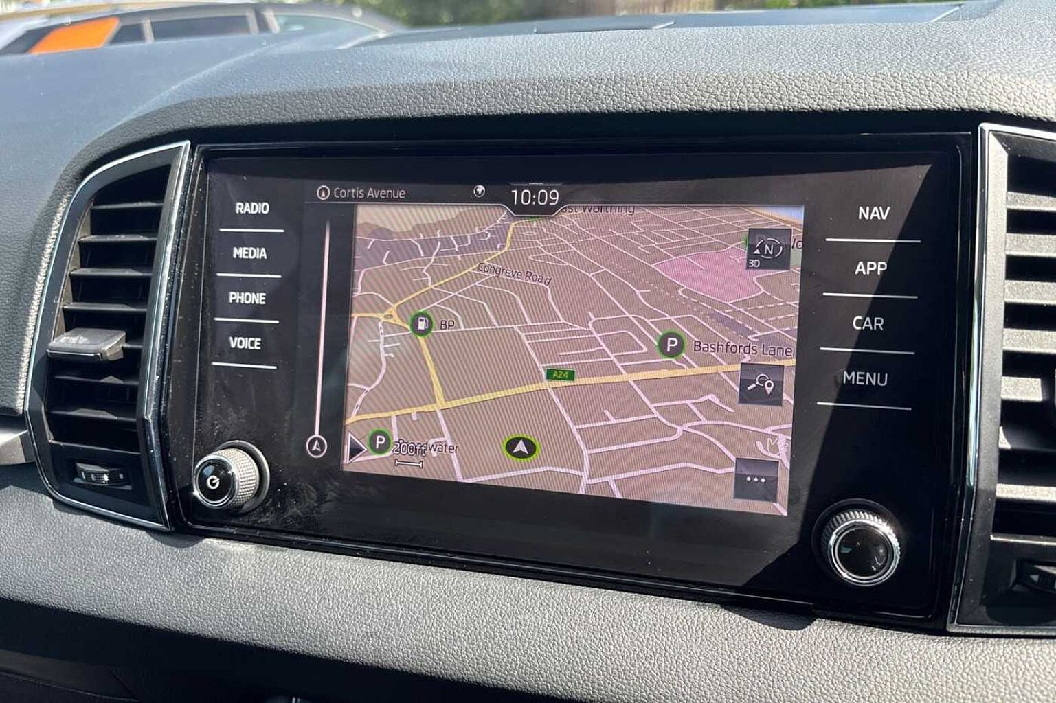 SKODA Karoq 1.5 TSI SE Drive 5dr