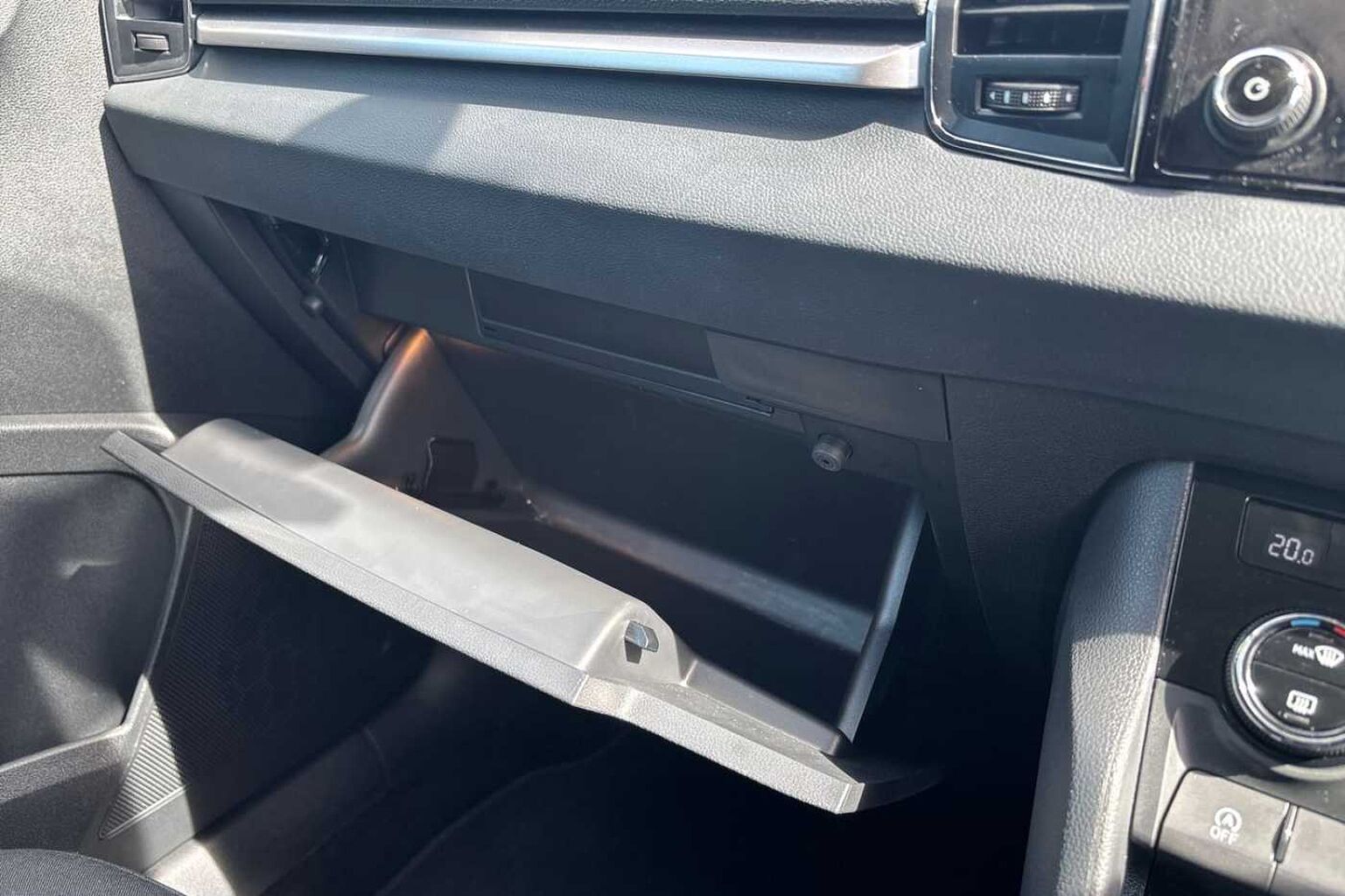 SKODA Karoq 1.5 TSI SE Drive 5dr